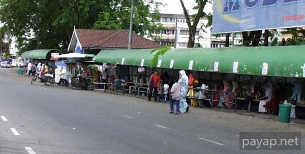 P.C.B等市内行きのバス停 P.C.B等市内行きのバス停