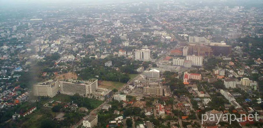 飛行機よりチエンマイ市内を望む