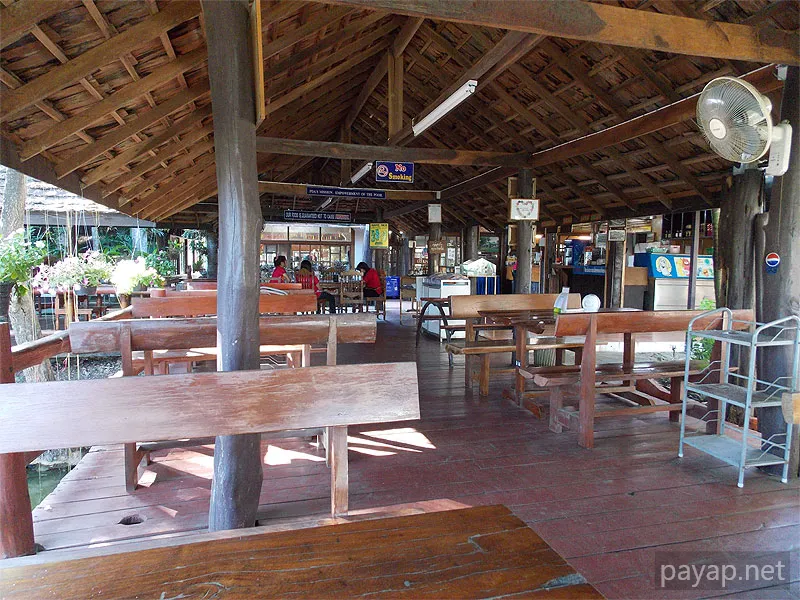 チエンライの写真 Cabbages & Condoms Inn and Restaurant,2012年