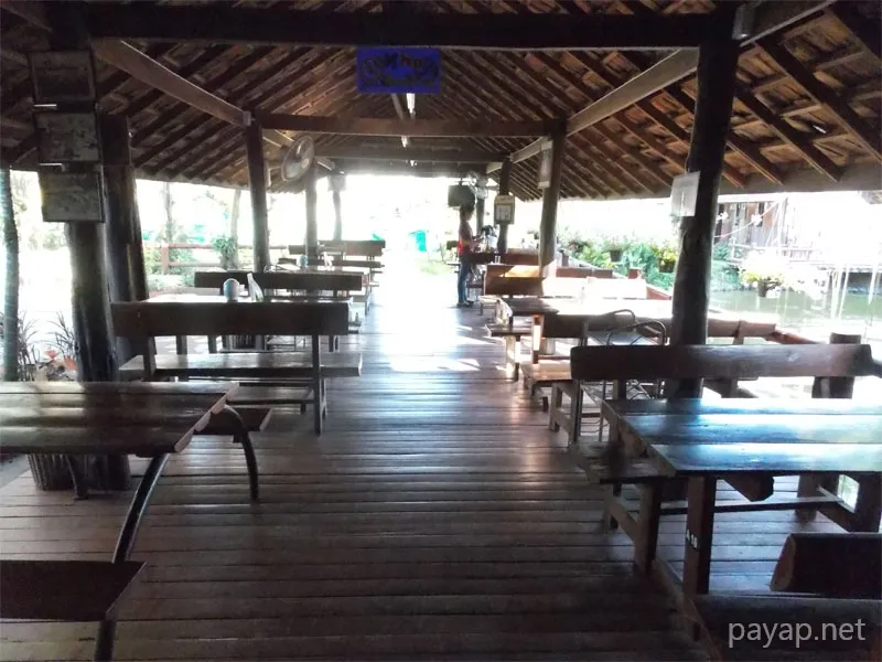 チエンライの写真 Cabbages & Condoms Inn and Restaurant,2012年