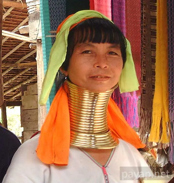 メホーソン(MeHoSon)首長族 2004年6月撮影、From Yasu. メホーソン(MeHoSon)