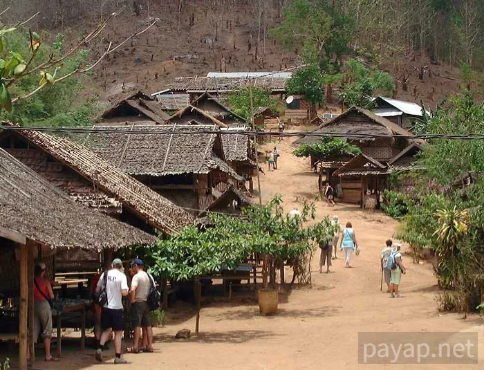 メホーソン(MeHoSon)首長族 2004年6月撮影、From Yasu. メホーソン(MeHoSon)