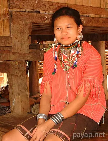 メホーソン(MeHoSon)首長族 2004年6月撮影、From Yasu. メホーソン(MeHoSon)