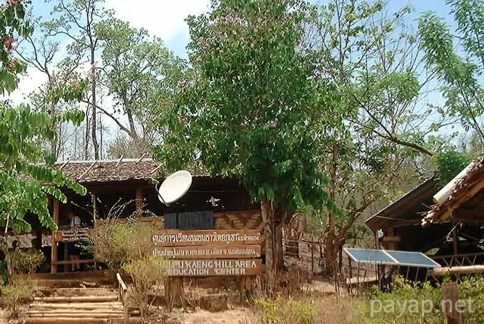 メホーソン(MeHoSon)首長族 2004年6月撮影、From Yasu. メホーソン(MeHoSon)