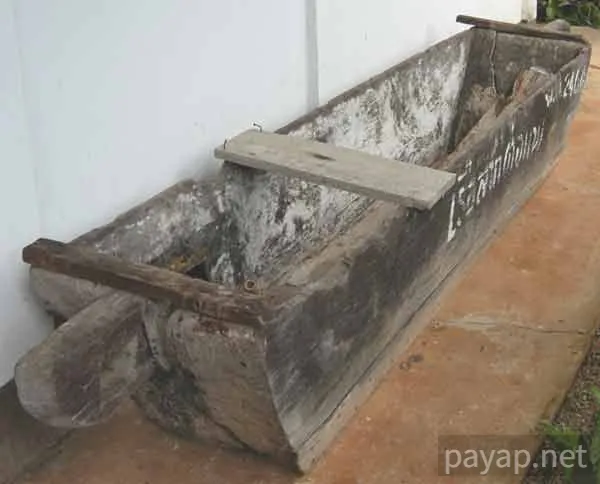 ビルマ戦線資料博物館 ビルマ戦線資料博物館-舟??これで川を渡ったのか?