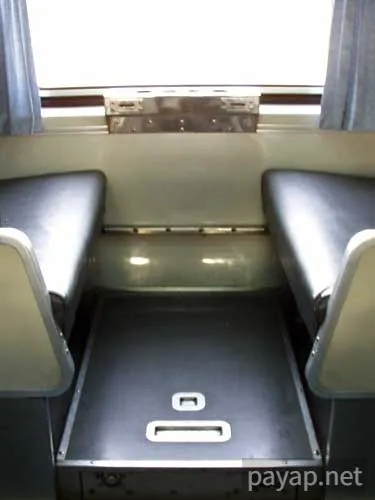 車窓から「二等寝台エアコン車」 車窓から「二等寝台エアコン車」