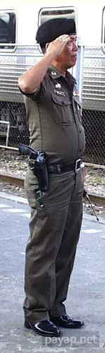 車窓から「ハジャイ駅」午後六時。