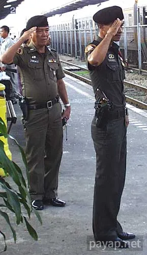 車窓から「ハジャイ駅」午後六時。